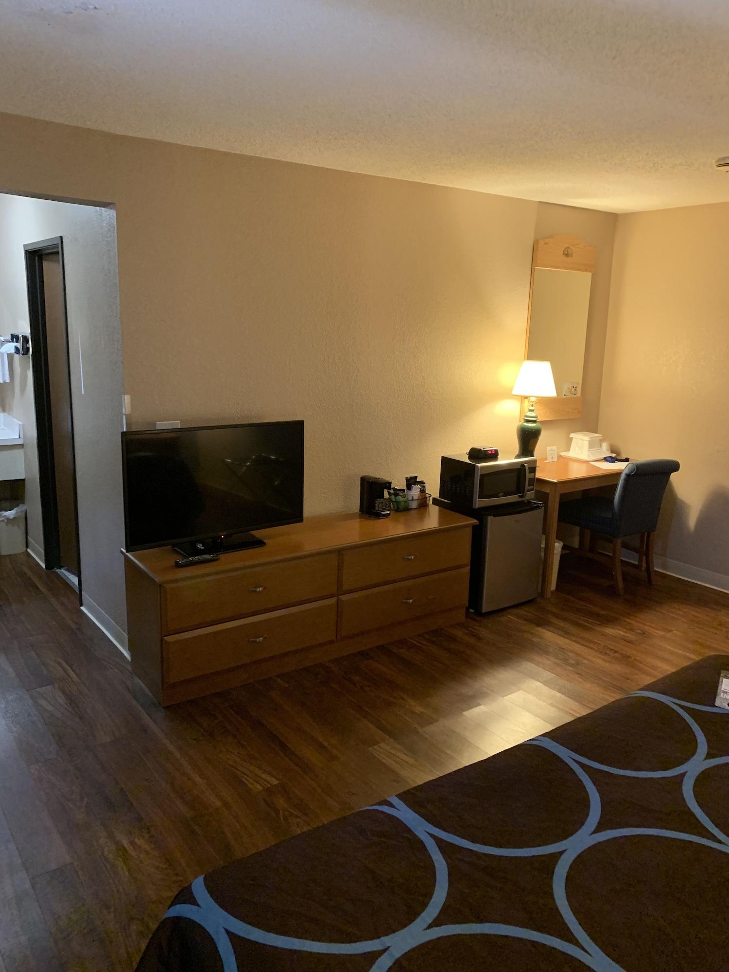 Super 8 By Wyndham Kingston Hotel Buitenkant foto