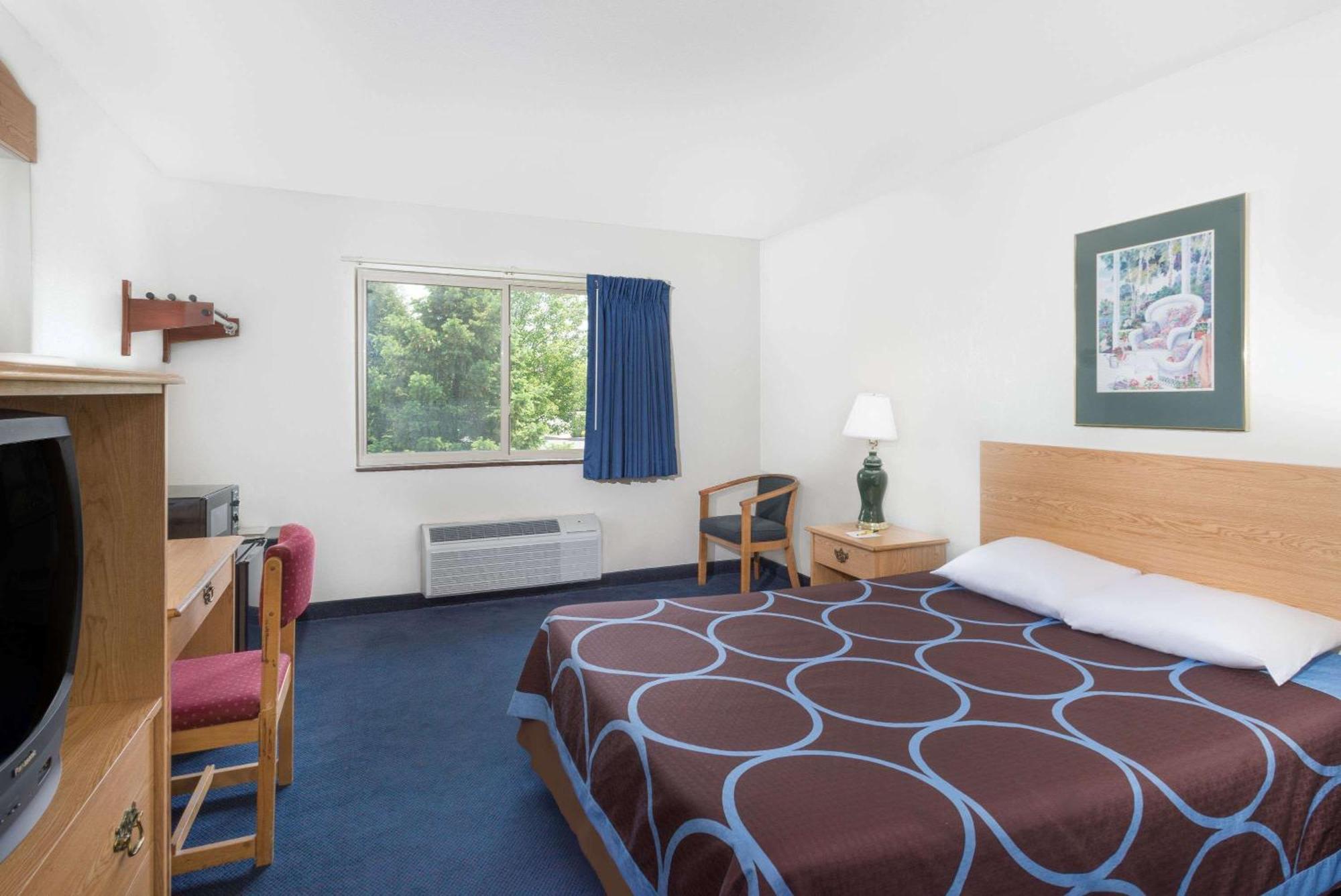 Super 8 By Wyndham Kingston Hotel Buitenkant foto